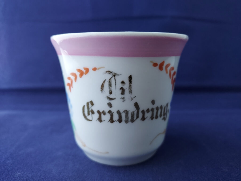 Waldenburg – Altwasser cup with blue flowers, pink band, til erindring