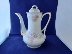 Waldenburg – Altwasser pot with flowers, red roses